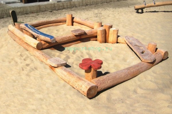 Песочница с игровыми элементами