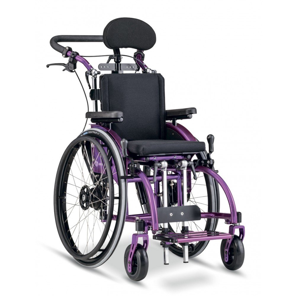 Детское кресло-коляска активного типа Berollka Traxx