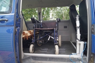 Подъемник для инвалидов в автобус. Крепление в салоне