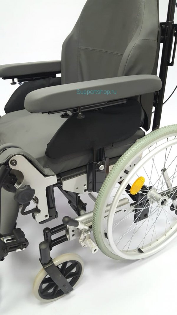 Кресло-коляска инвалидная многофункциональная с откидной спинкой Titan BREEZY Relax2 XL (LY-250)