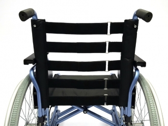 Кресло-коляска инвалидная складная с принадлежностями LY-710 (710-070/43-L/46-L/48-L)