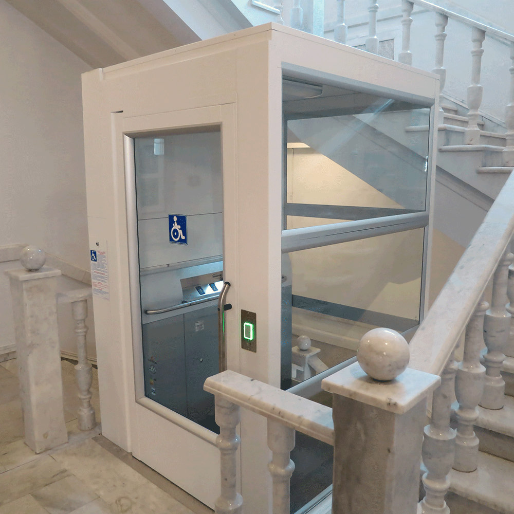 Подъемник для инвалидов вертикальный с шахтой ИНВАПРОМ А1