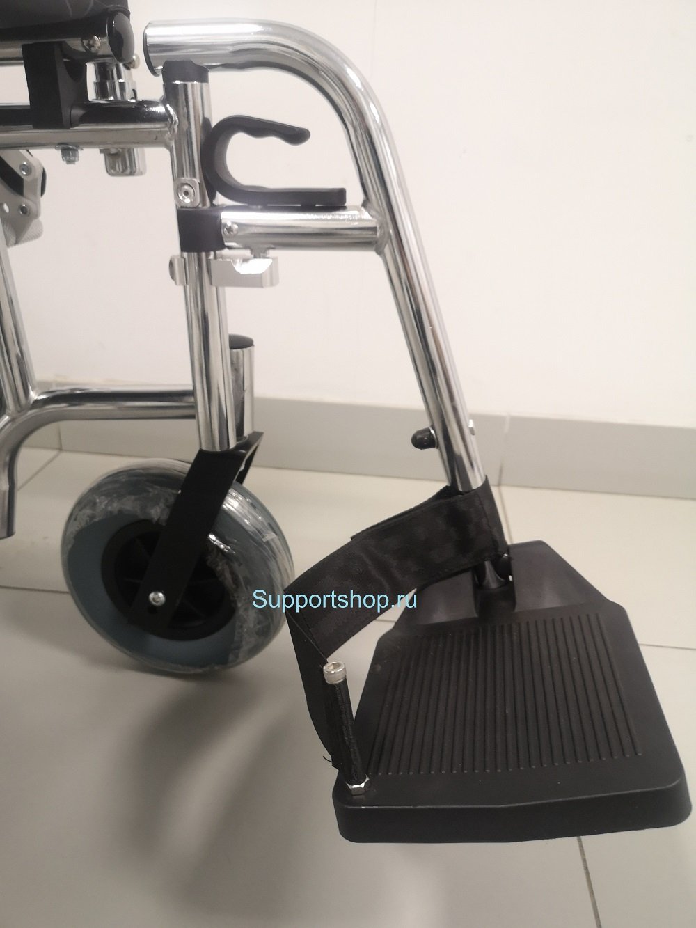Кресло-коляска инвалидная для полных людей Titan LY-250 (250-9868)