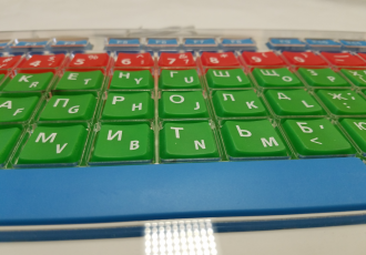 Клавиатура адаптированная с крупными кнопками + пластиковая накладка, разделяющая клавиши