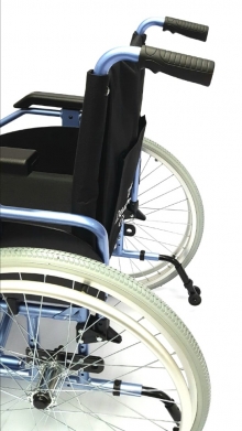 Кресло-коляска инвалидная складная с принадлежностями LY-710 (710-070/43-L/46-L/48-L)